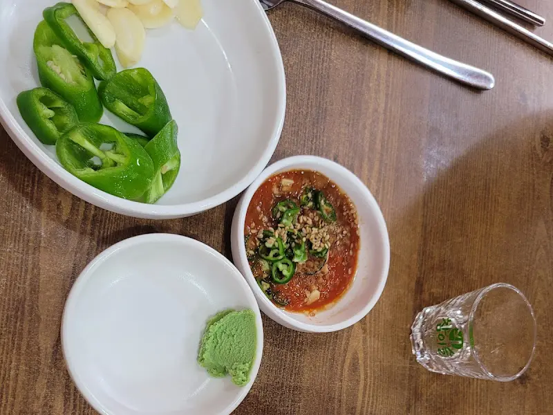 신선한 해산물과 함께 즐기는 술 한 잔