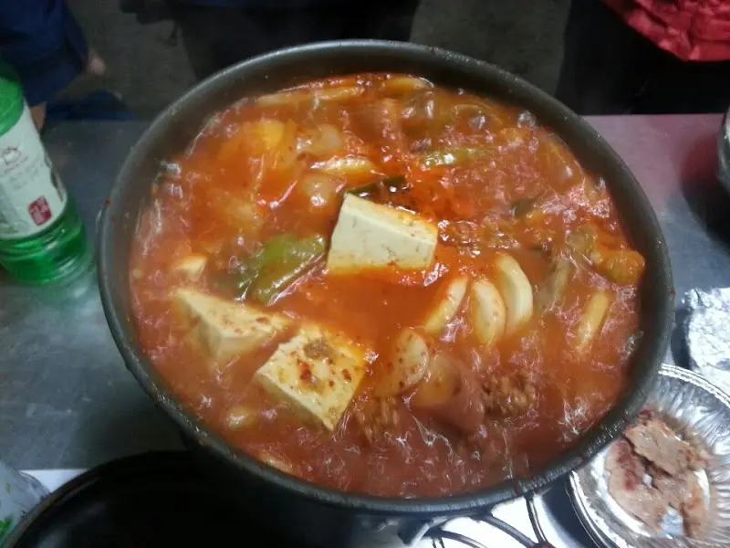 보글보글 끓고 있는 부대찌개