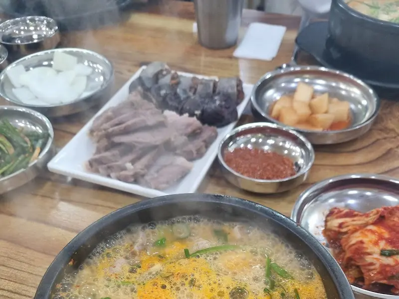 푸짐한 순대국 정식 한 상 차림