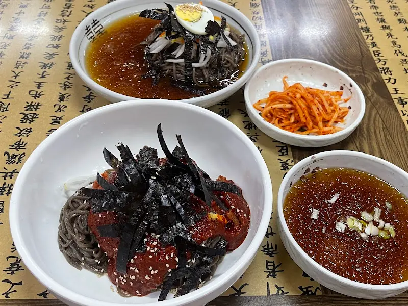 냉모밀과 비빔모밀