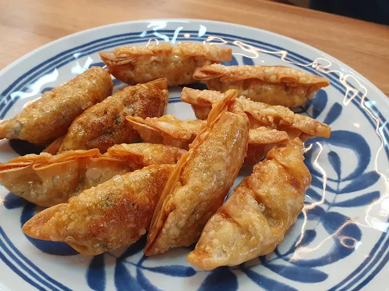 윤기가 흐르는 군만두