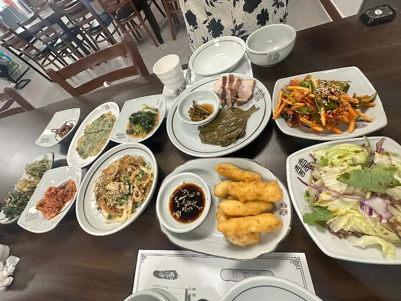 다채로운 반찬들