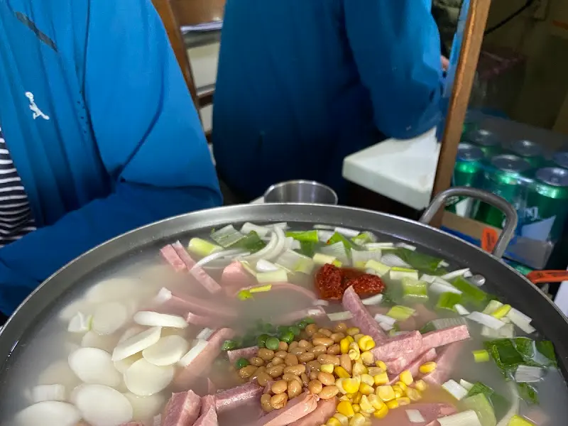 모박사 부대찌개의 푸짐한 비주얼