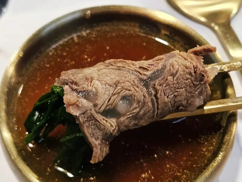 고기를 깻잎에 싸서 한 입에 쏙!