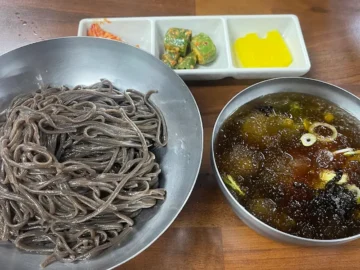 전주에서 맛보는 멸치 향 가득한 소바, 향수 자극하는 콩물 한 그릇의 행복이 있는 지역명 맛집
