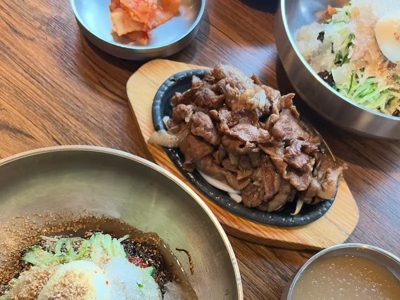 물냉면과 간장불고기의 환상적인 조합