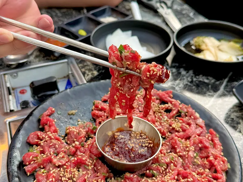 육즙 가득한 갈비살 한 점