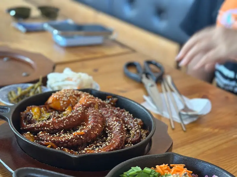 돌문어 덮밥 한 상 차림