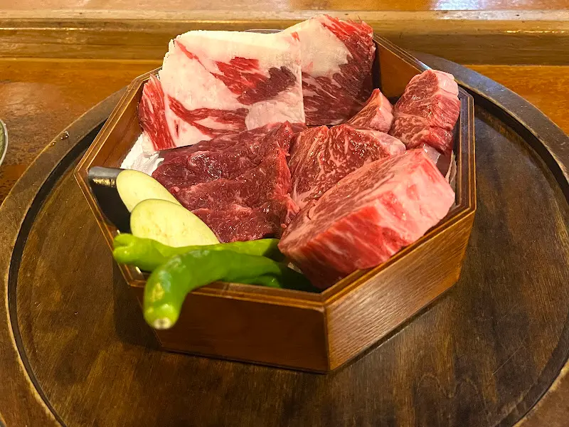 선홍빛 마블링이 돋보이는 한우