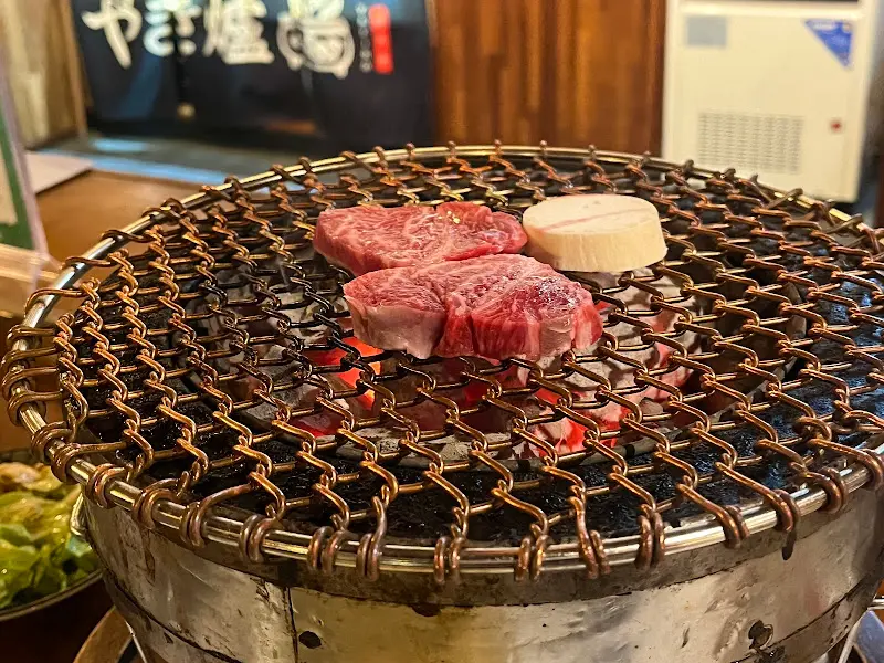 숯불 화로에 구워지는 한우