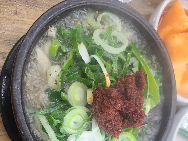 푸짐한 해장국 한 그릇