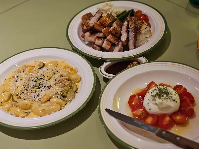 정갈하게 담겨 나온 음식들