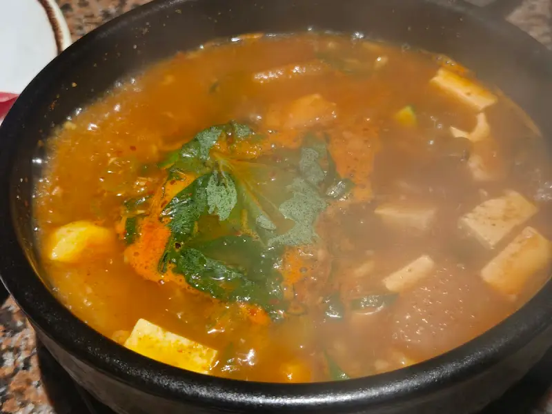 방아잎 향이 은은하게 퍼지는 된장찌개