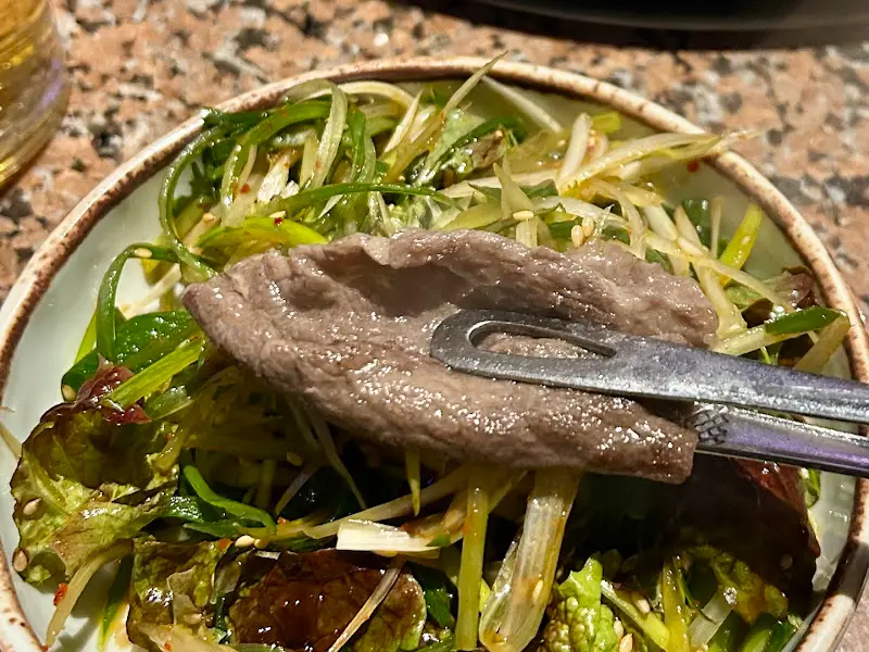 싱싱한 야채와 함께 먹는 한우의 조화