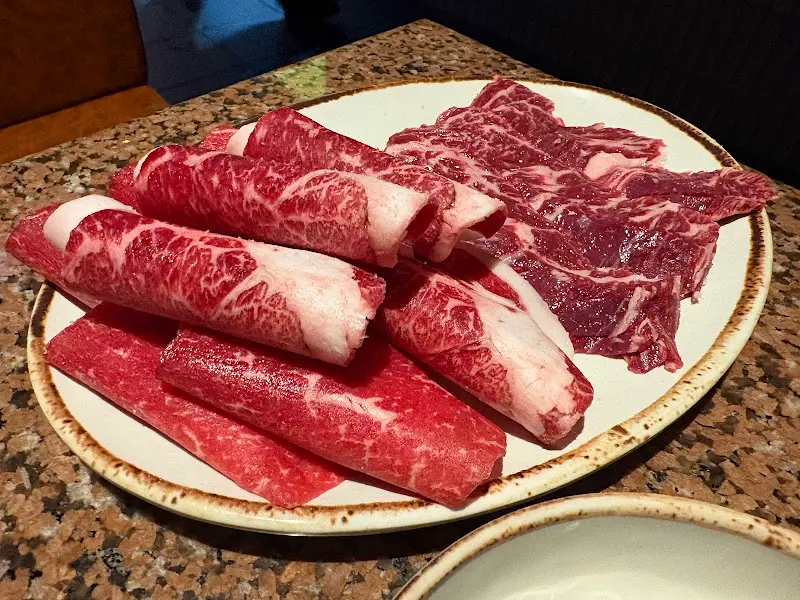 환상적인 마블링을 자랑하는 한우 모듬