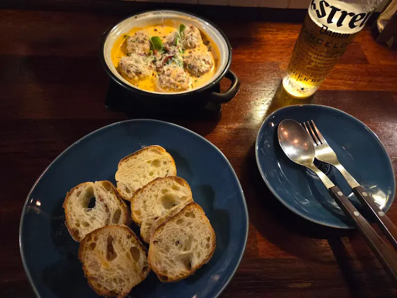 알본디가스와 빵