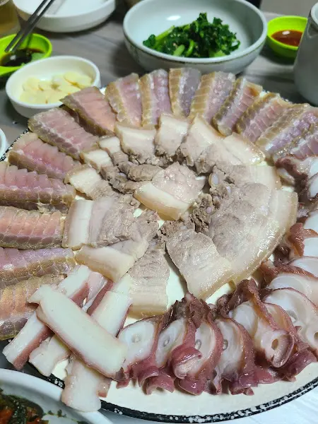 홍어 삼합 근접 촬영