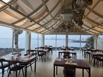 눈과 입이 황홀해지는 제주 애월 뷰 맛집, 미포집에서 즐기는 특별한 해물장