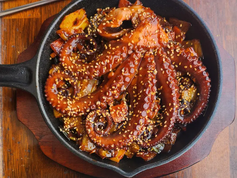 돌문어 덮밥의 매혹적인 자태