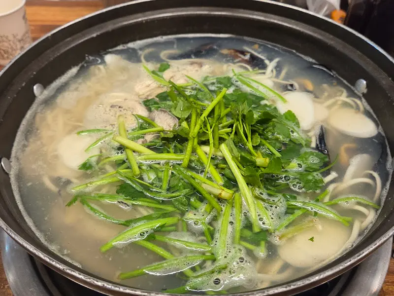 복진면의 푸짐한 복칼국수