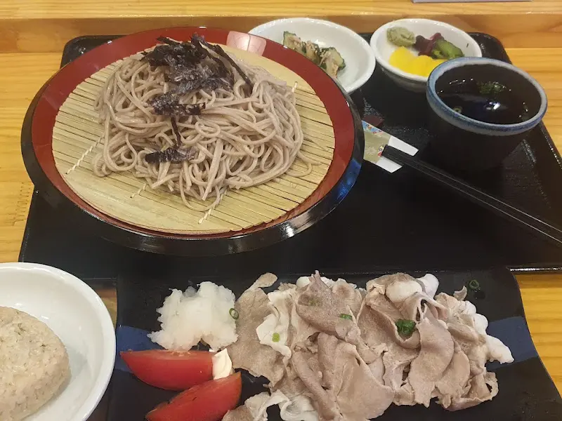 미소소바와 함께 제공되는 반찬들