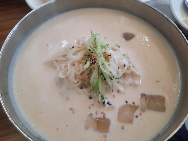 시원한 콩국수