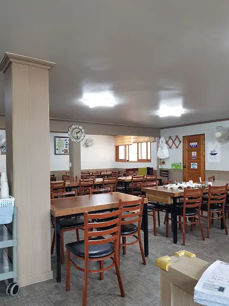 반월식당 내부 전경