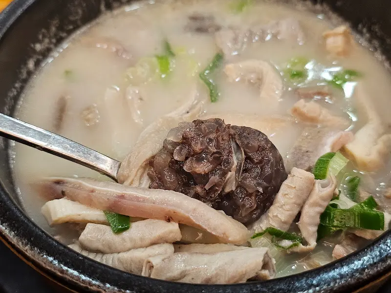 순대국의 푸짐한 건더기