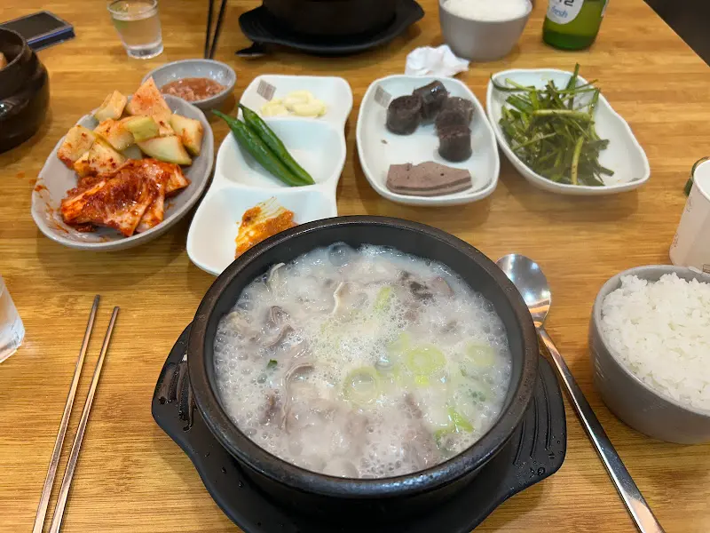 순대국 한 상 전체샷