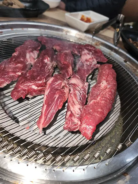 불판 위의 고기들