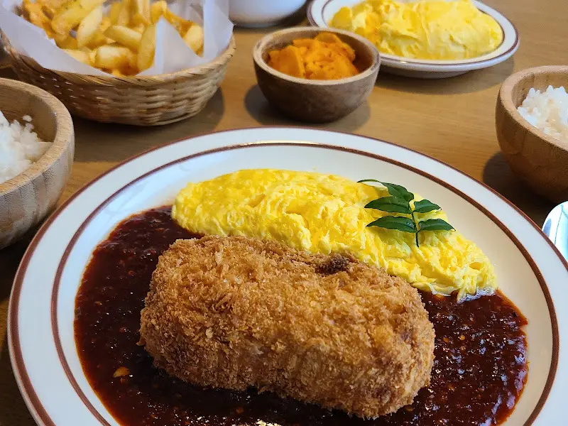 치즈 돈까스와 계란밥의 환상적인 조합