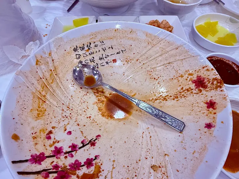 깨끗하게 비운 쟁반짜장