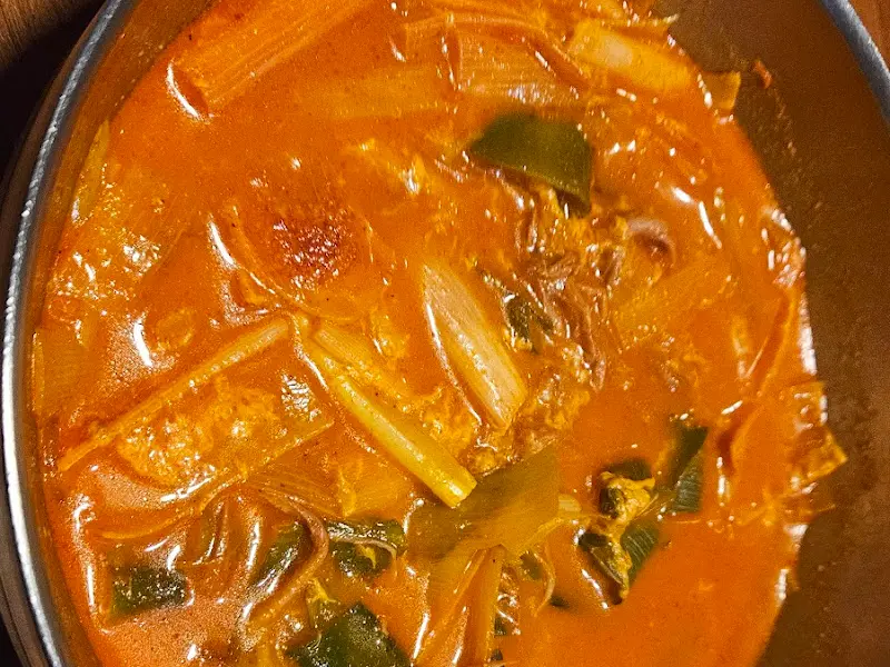 육개장 속 큼지막한 대파와 고기의 조화