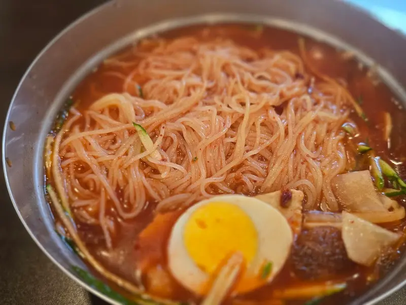 또 다른 각도의 밀면