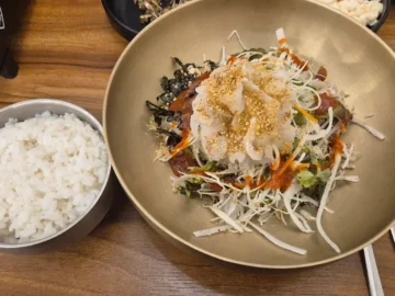 파도소리 들으며 즐기는 삼척 동해 횟집, 여행의 맛을 더하는 숨은 보석같은 곳