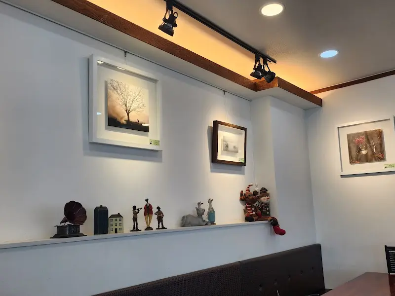 아기자기한 소품들이 놓여있는 내부 모습