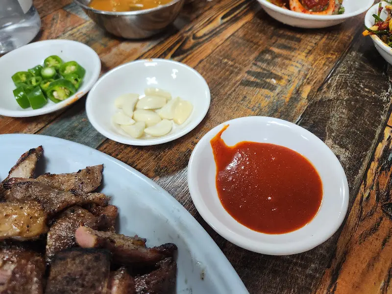 돼지갈비 한 상 차림