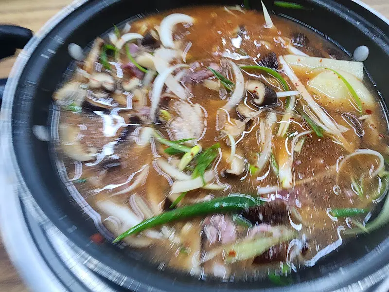 끓기 전 버섯찌개
