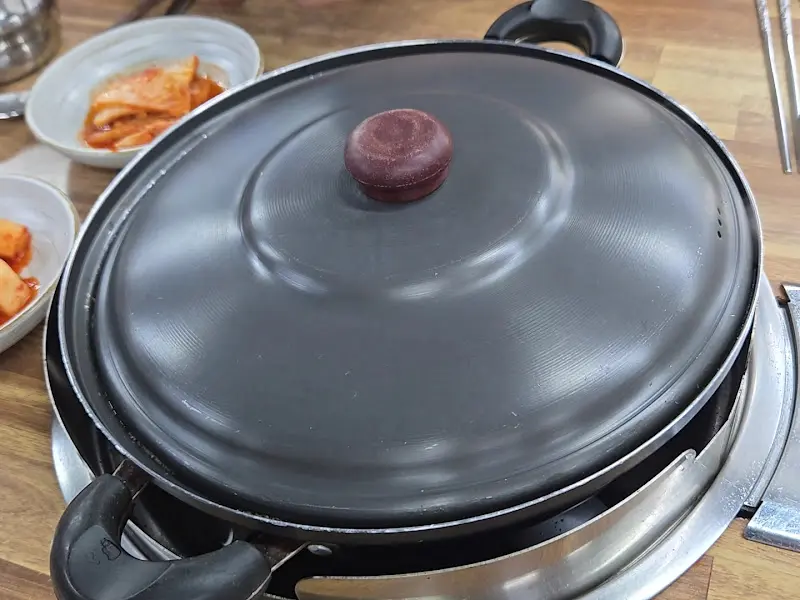 뚜껑 덮힌 냄비