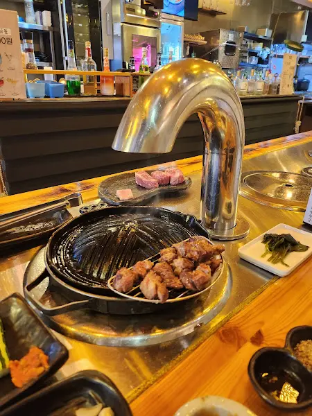 환풍 시설이 잘 되어 있는 테이블