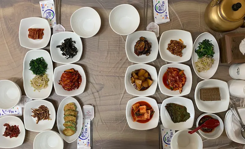 돌솥밥 정식 전체 상차림