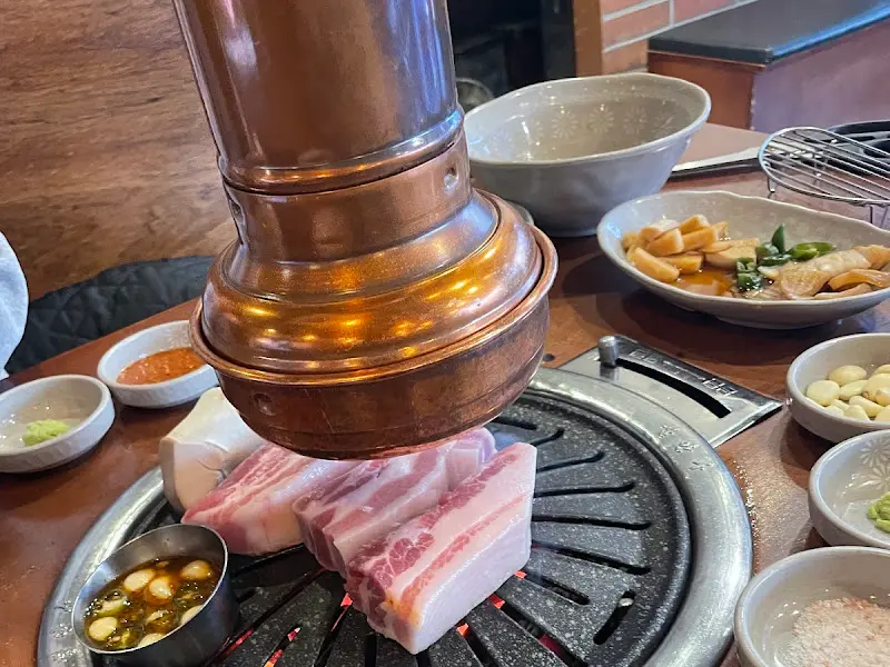 불판 위의 삼겹살