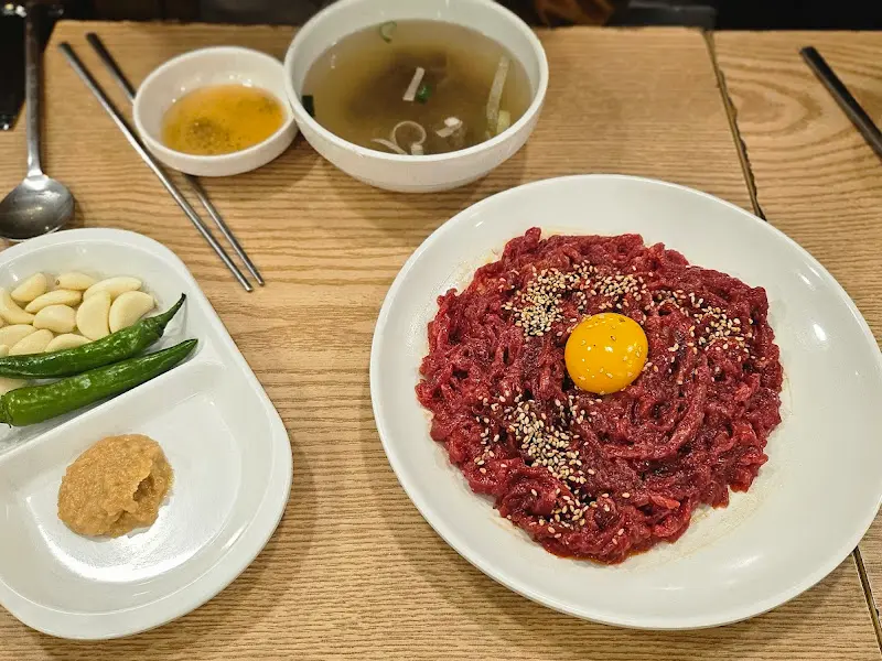 육회 한 상 차림