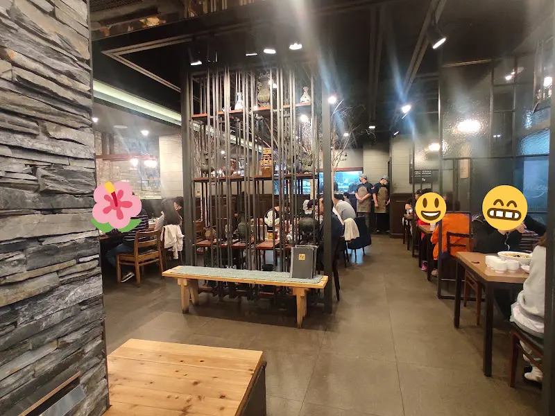 넓고 쾌적한 매장 내부