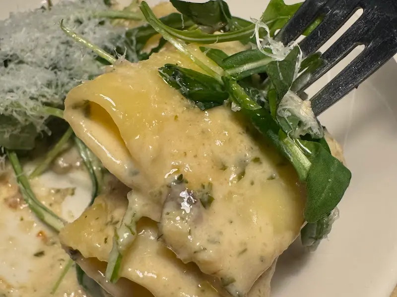 포크로 들어올린 파스타