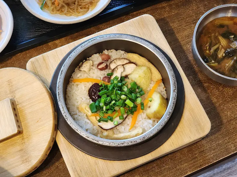 영양 가득 솥밥