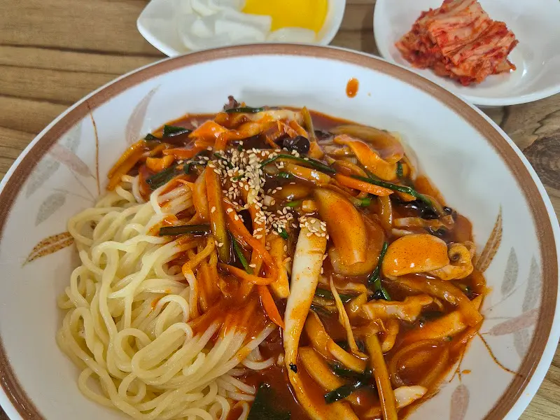 윤기 좔좔 흐르는 간짜장