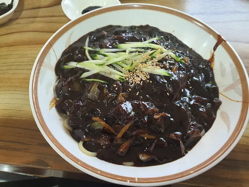 윤기 좔좔 흐르는 간짜장