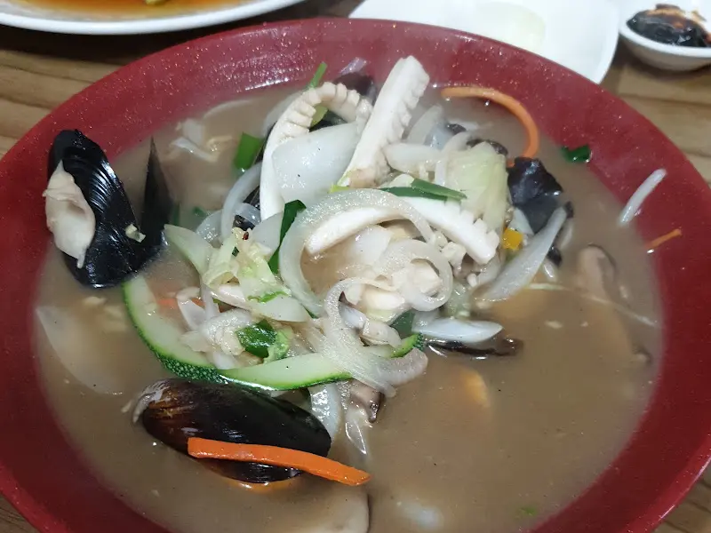 해물 가득 백짬뽕