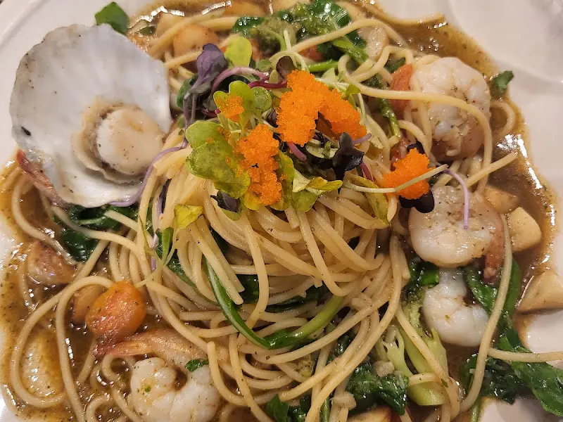 싱싱한 해산물이 올라간 파스타